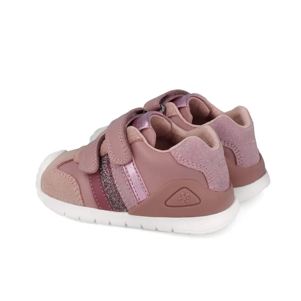 251129 E159 KISS 03.webp